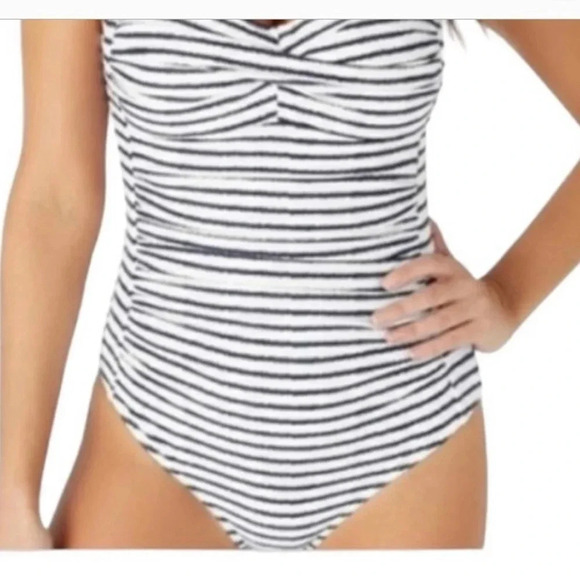 Nip Tuck Women’s Twist Front Striped One Piece Swimsuit NWT Summer Beach Size 6 - Picture 1 of 12